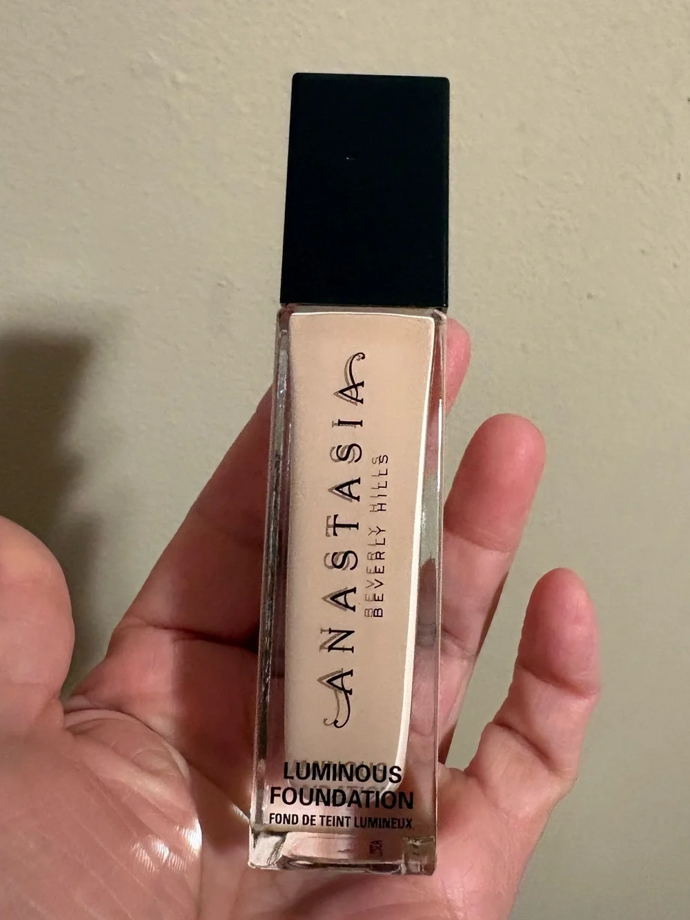 Anastasia Beverly Hills Luminous Foundation - 140N Brand New Never Used.